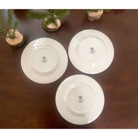 Royal Stafford Christmas Village Dessert Plates✨ - Picture 2 of 3